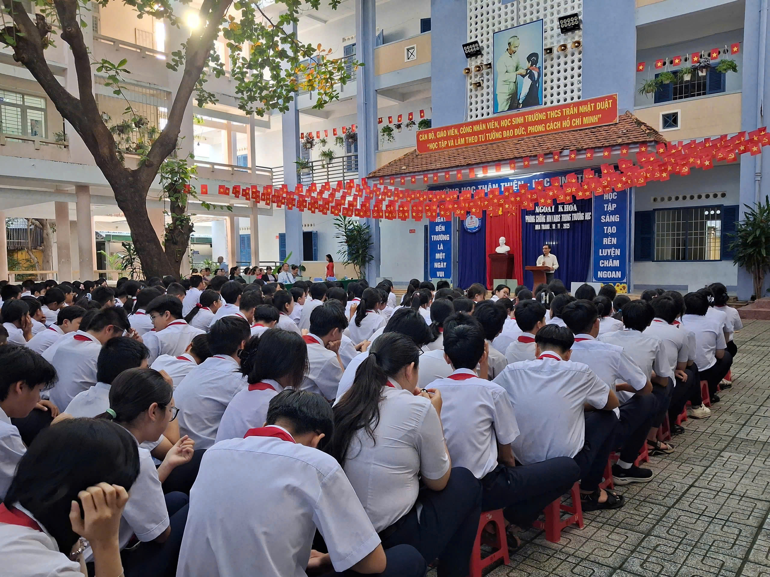 Truyền thông phòng, chống HIV/AIDS cho học sinh – sinh viên tại Nha Trang